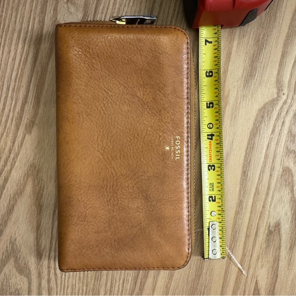 Fossil Tan Leather Zip Wallet - Picture 4 of 9